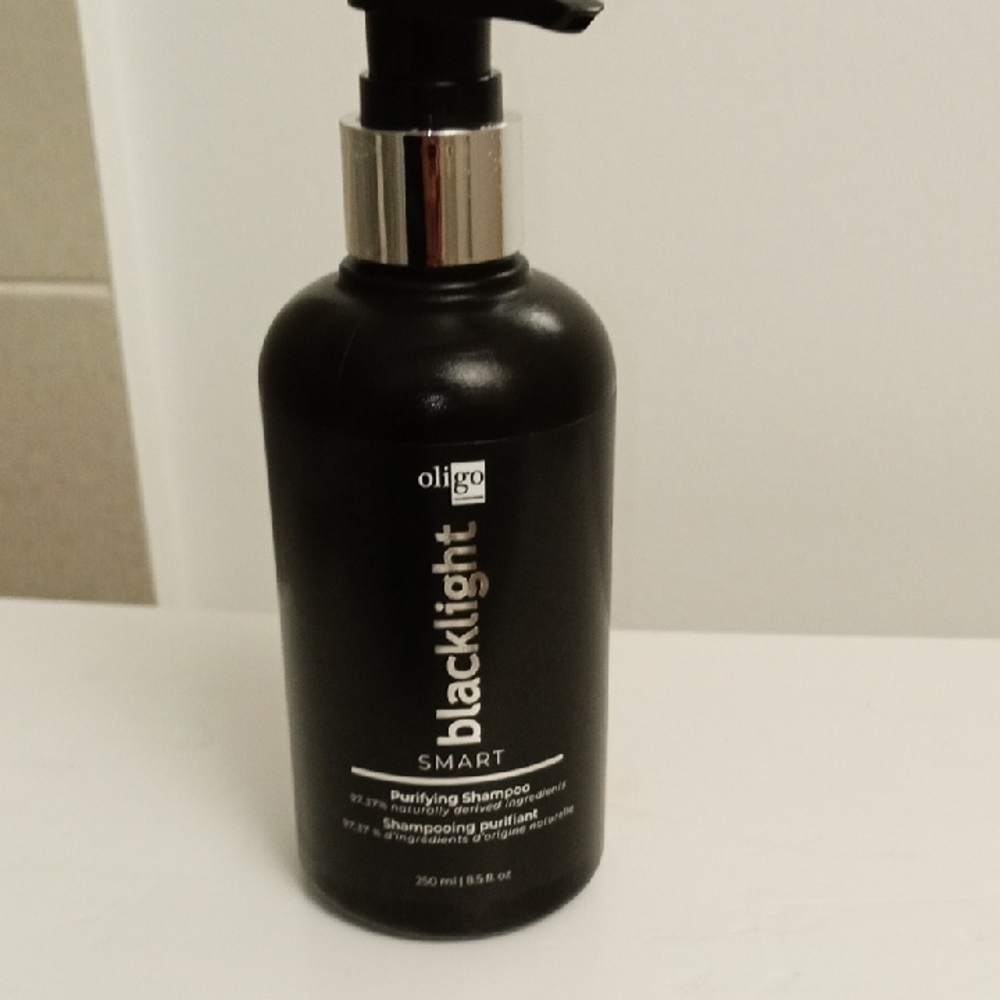 Blacklight Smart Purifying Shampoo - Black